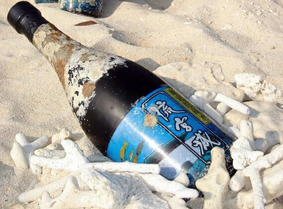 海底貯蔵酒 8年古酒泡盛 琉宮城